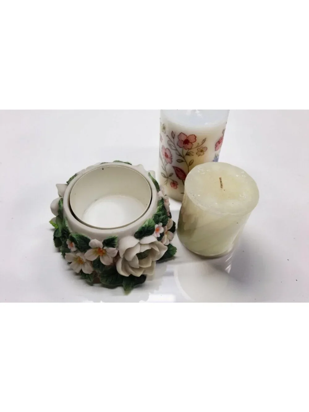 vintage 1990s beautiful resin floral candle holder with candle 5.5